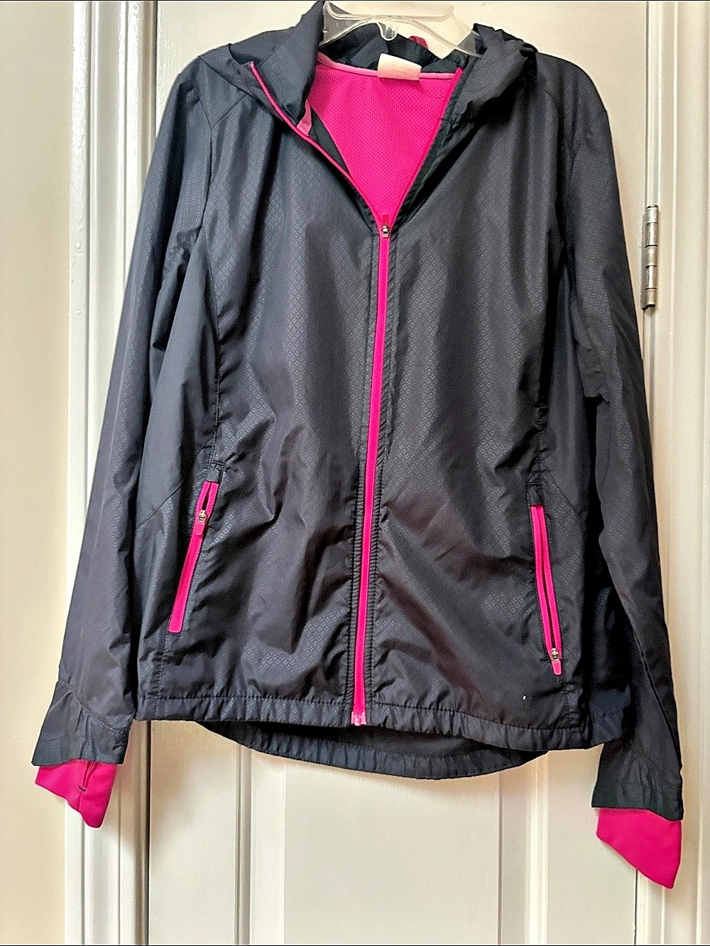 Danskin Now Lightweight Hooded Athletic Jacket in Black & Pink Size Medium